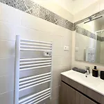 Apartment Le Repaire Des 12- Hypercentre, Jardin, Ideal Groupe, 5 5 Salles De Bain Saint-Omer (Pas-de-Calais)