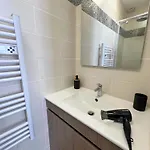 Apartment Le Repaire Des 12- Hypercentre, Jardin, Ideal Groupe, 5 5 Salles De Bain *