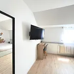 Apartment Le Repaire Des 12- Hypercentre, Jardin, Ideal Groupe, 5 5 Salles De Bain Saint-Omer (Pas-de-Calais)