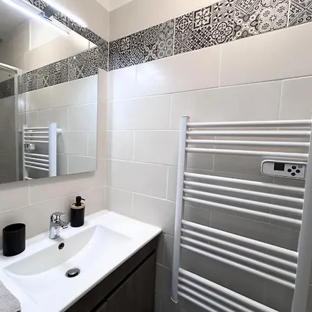 Le Repaire Des 12- Hypercentre, Jardin, Ideal Groupe, 5 5 Salles De Bain 圣奥梅尔